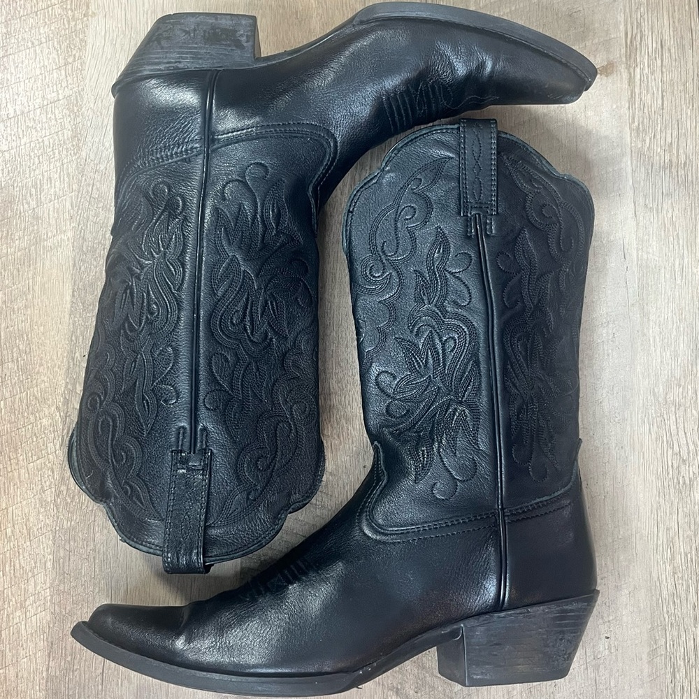 Ariat black leather cowboy boots 8